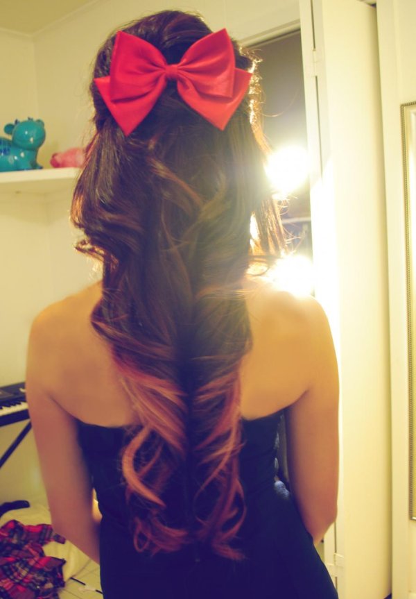 На аву девушка сзади