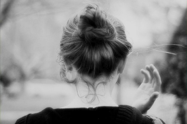 На аву девушка сзади