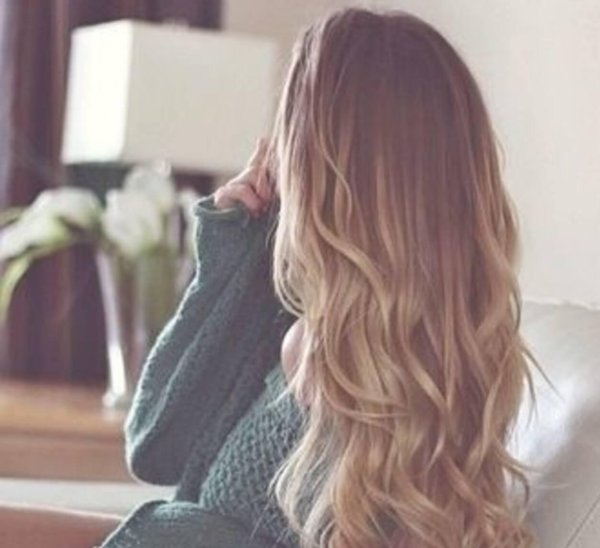 На аву девушка сзади