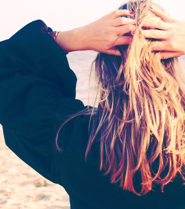 На аву девушка сзади