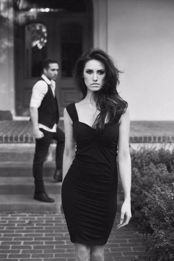 Девушка от парня уходит