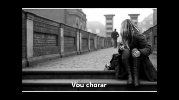 Девушка от парня уходит