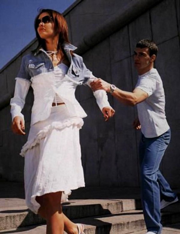 Девушка от парня уходит