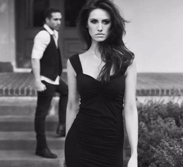 Девушка от парня уходит