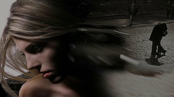 Девушка от парня уходит