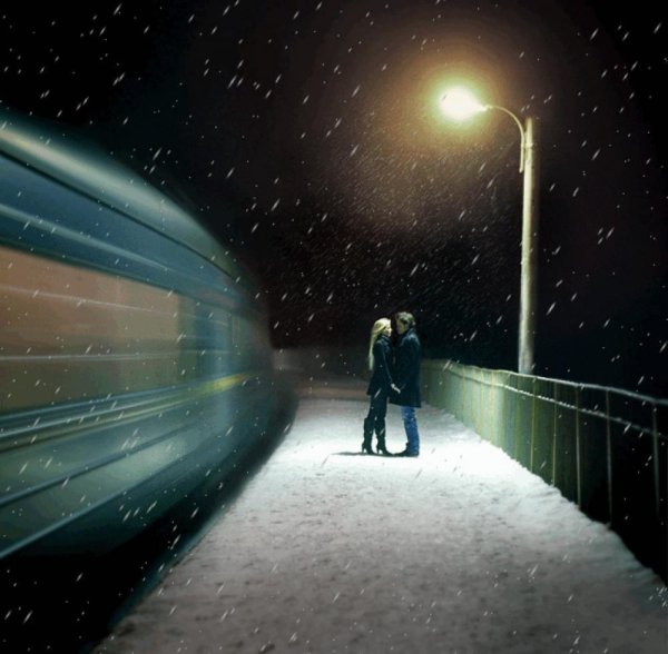 Девушка от парня уходит