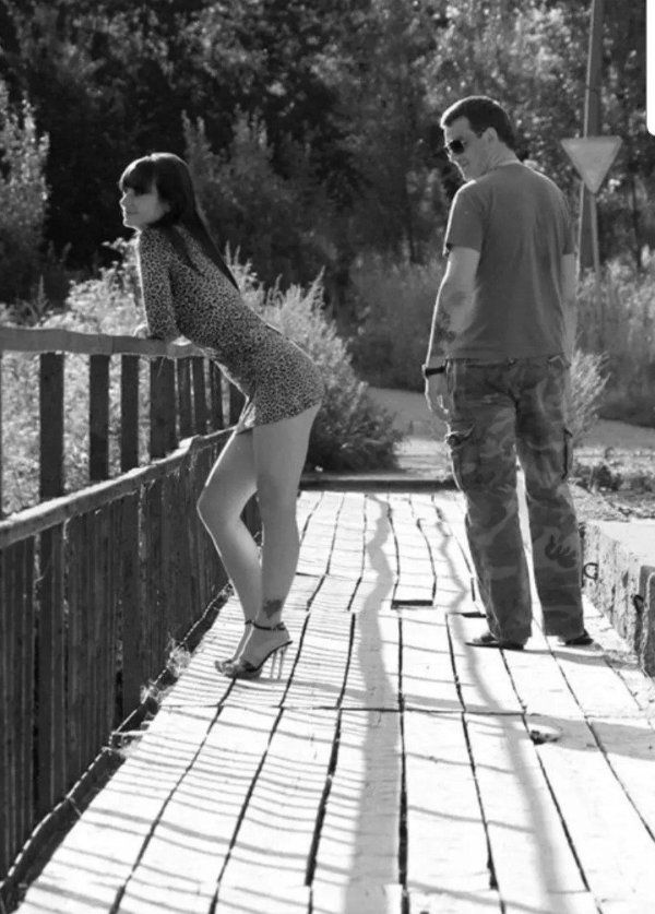 Девушка от парня уходит