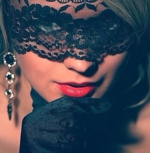 Девушка с завязанными глазами