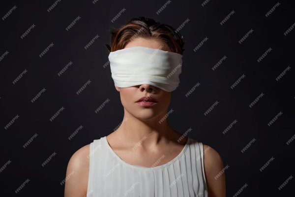 Девушка с завязанными глазами