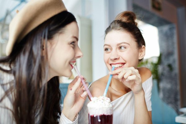 Почему такая девушка и одна