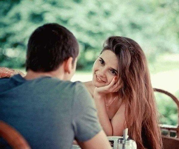 Почему такая девушка и одна