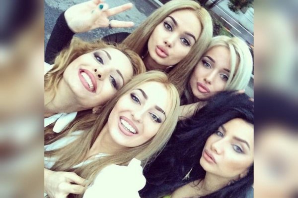 Почему такая девушка и одна