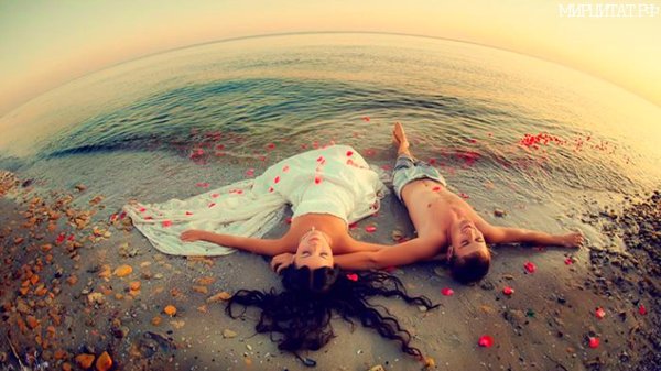 Почему такая девушка и одна