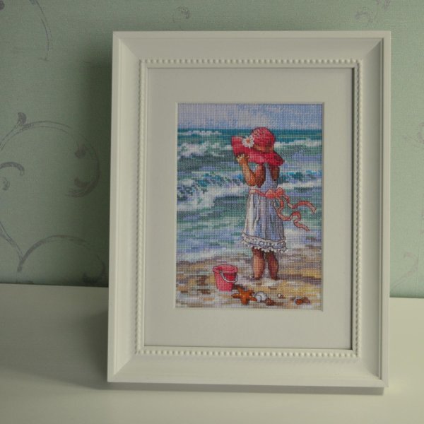 Девушка на берегу моря нарисованные