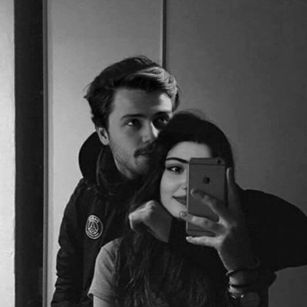 Девушка и парень без лица