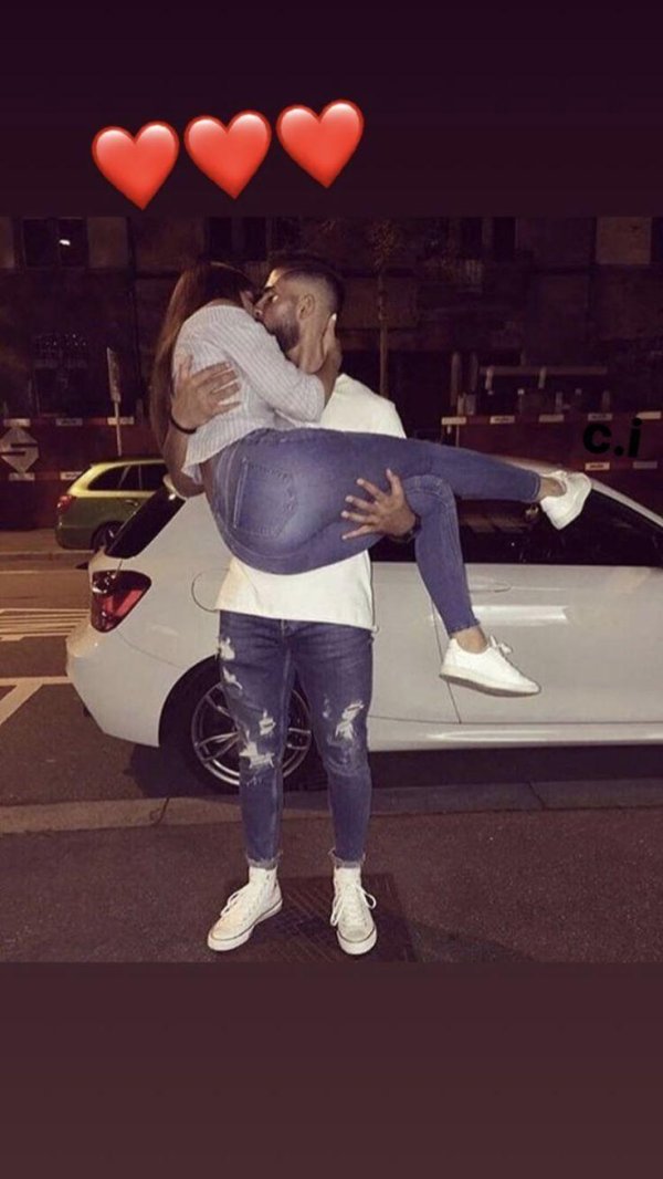 Девушка и парень без лица