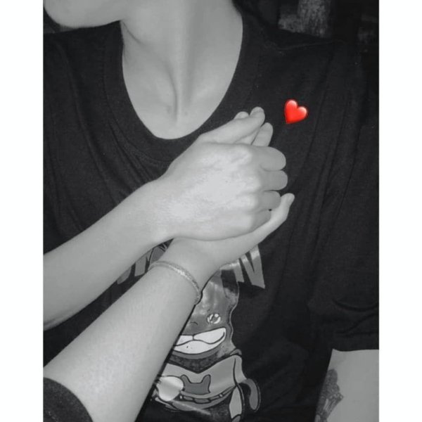 Девушка и парень без лица