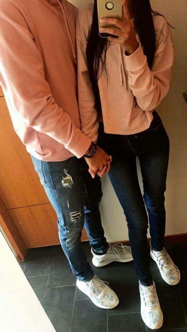 Девушка и парень без лица