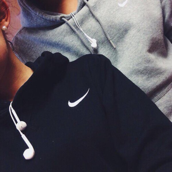 Девушка и парень без лица