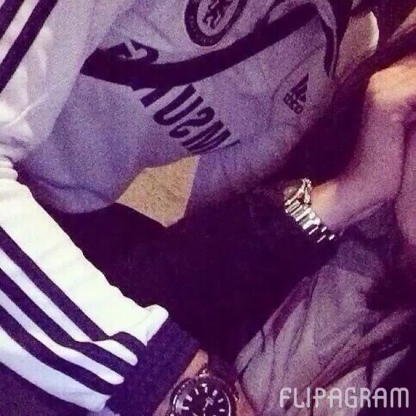 Девушка и парень без лица