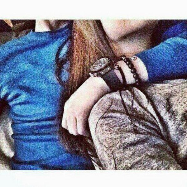 Девушка и парень без лица