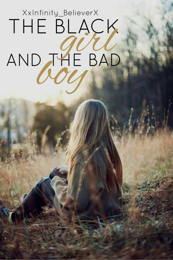 Девушка на природе со спины