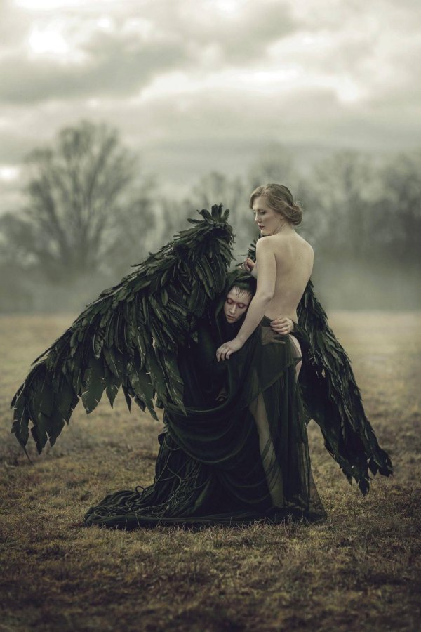 Девушка ангел и парень ангел