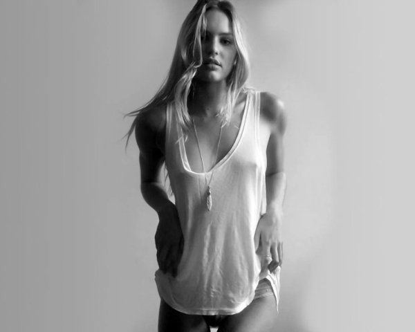 С девушками на рабочий стол большие