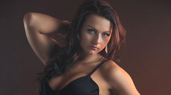 С девушками на рабочий стол большие