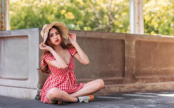 С девушками на рабочий стол большие