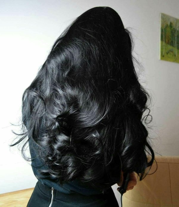 С девушками со спины с темными волосами