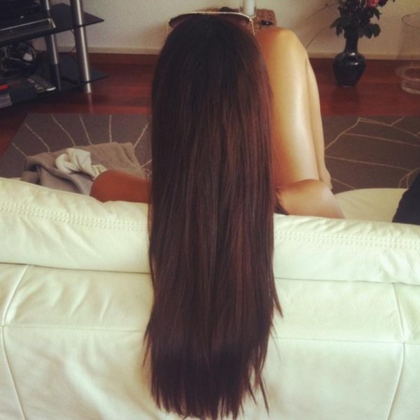 С девушками со спины с темными волосами