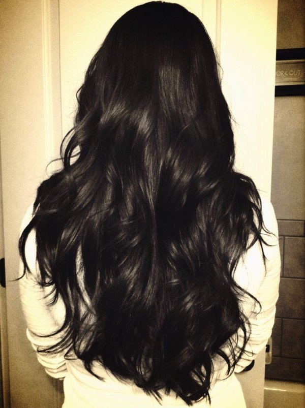 С девушками со спины с темными волосами