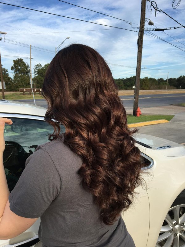 С девушками со спины с темными волосами