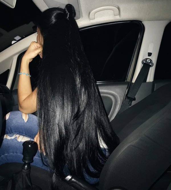 С девушками со спины с темными волосами