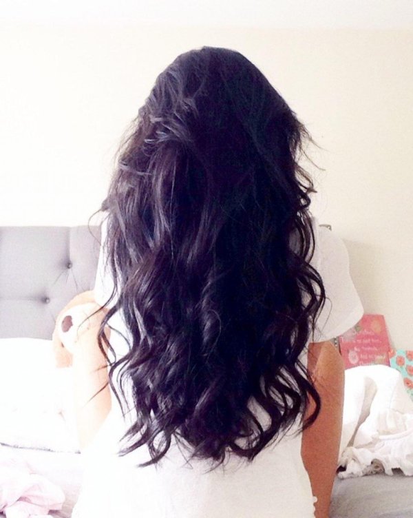 С девушками со спины с темными волосами