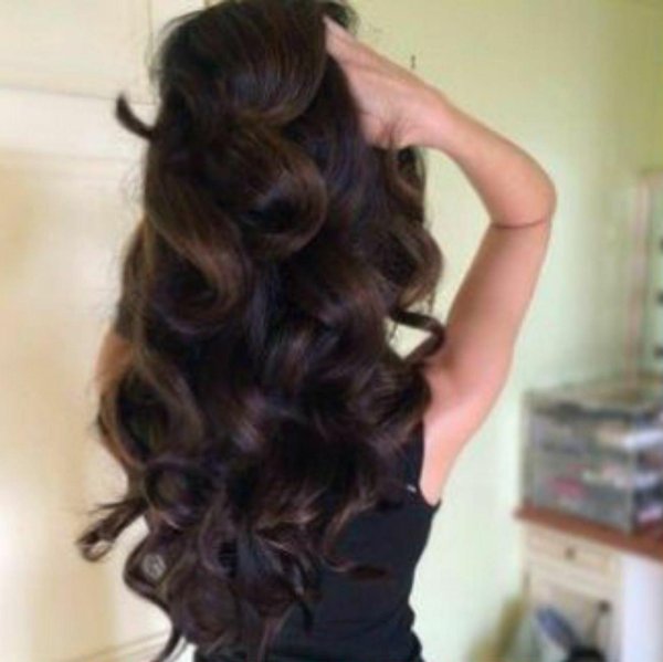 С девушками со спины с темными волосами