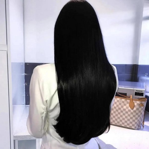 С девушками со спины с темными волосами