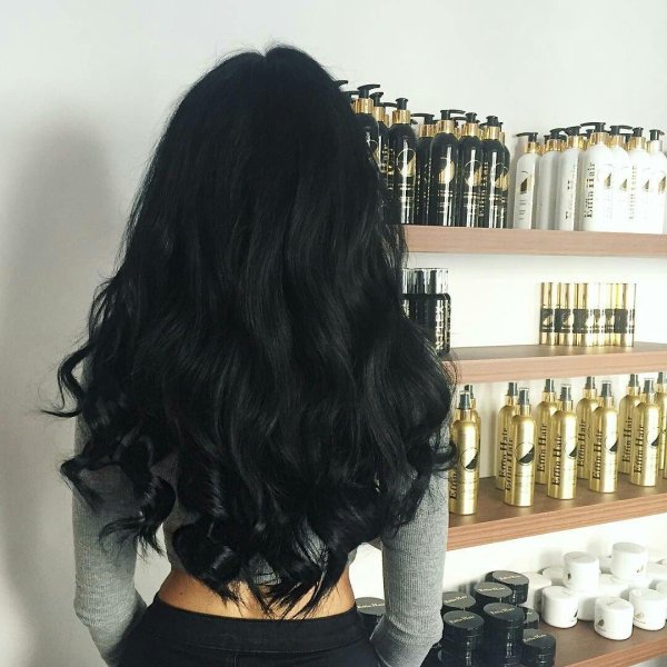 С девушками со спины с темными волосами