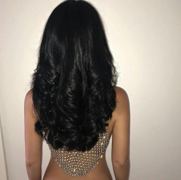 С девушками со спины с темными волосами