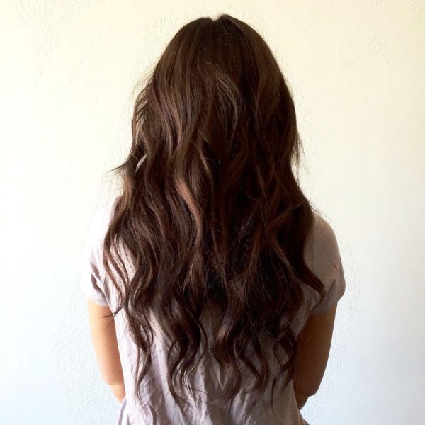 С девушками со спины с темными волосами