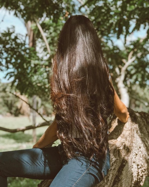 С девушками со спины с темными волосами