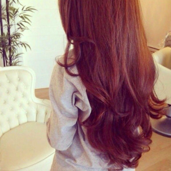 С девушками со спины с темными волосами