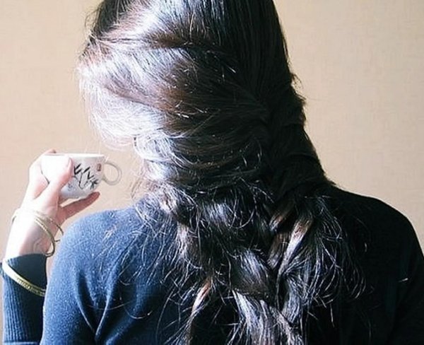 С девушками со спины с темными волосами