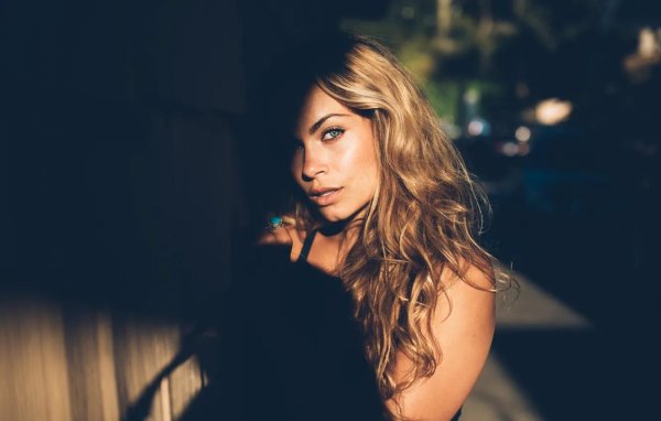 Света девушка