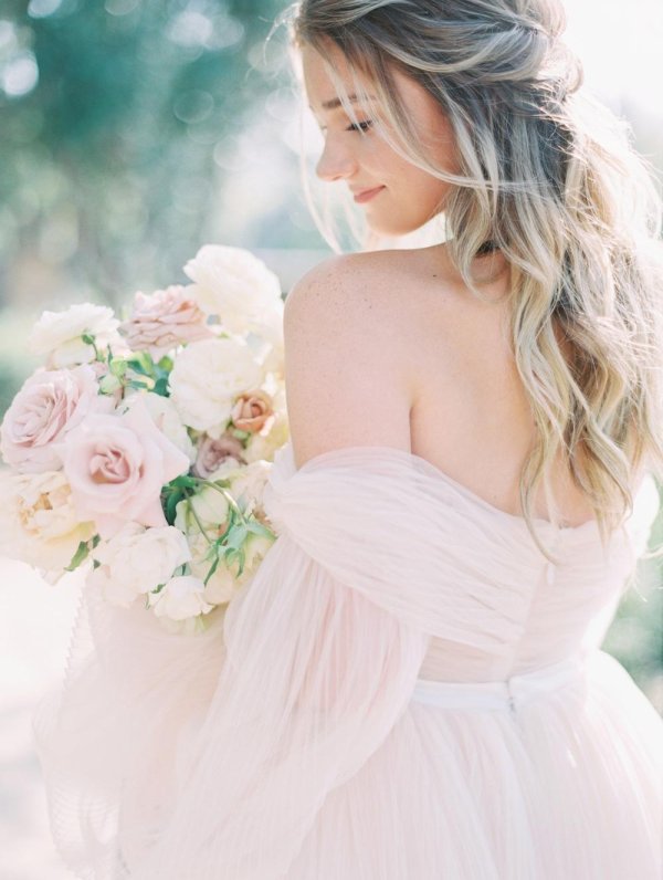 Девушка нежность