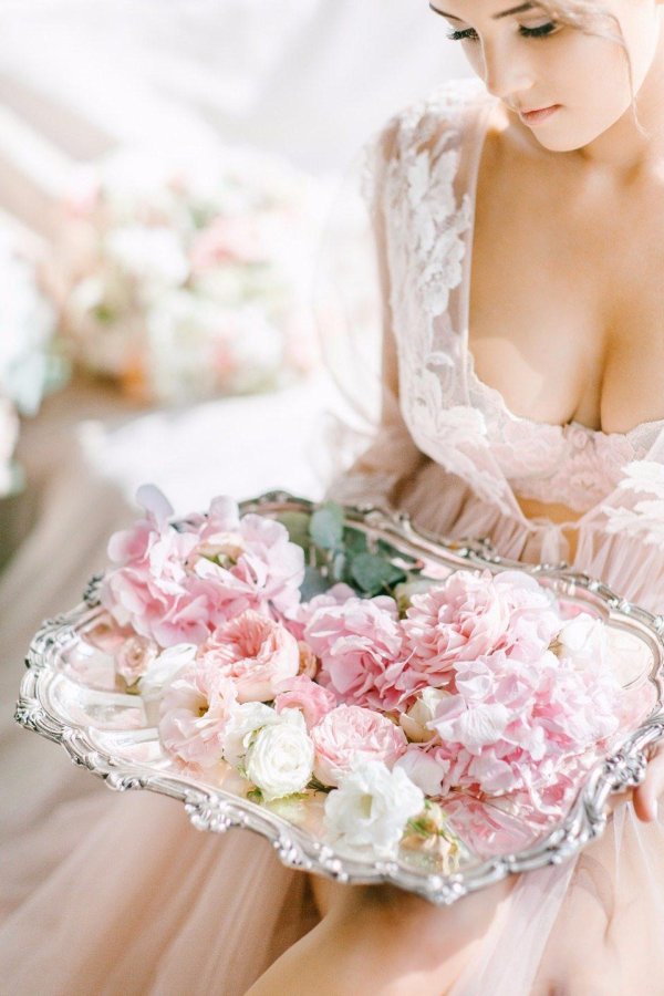 Девушка нежность