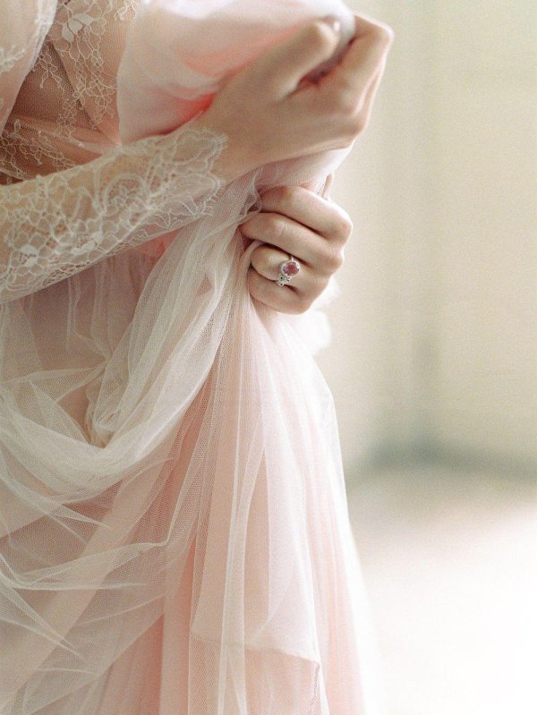 Девушка нежность