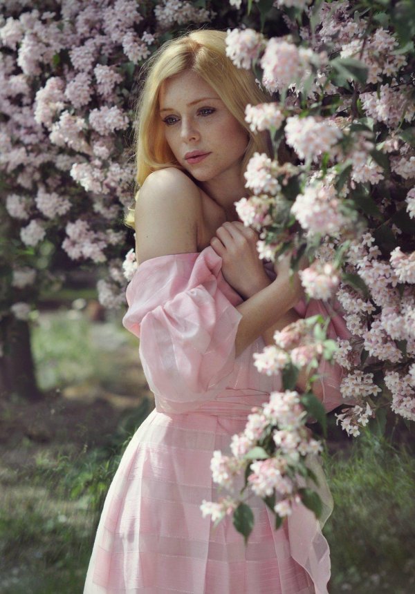 Девушка нежность