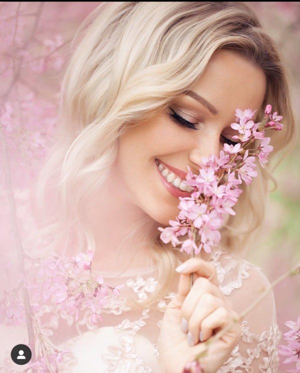 Девушка нежность